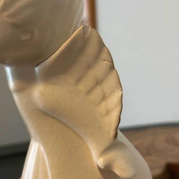 Vintage Ceramic Boy Angel Kissing Figurine - Picture 4 of 9